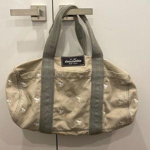 abercrombie and fitch gray duffle bag (large)